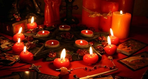 Ритуалы с красной свечой для привлечения богатства и любви