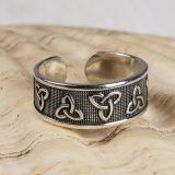 Кольцо &quot;Трикветр&quot; с серебрением