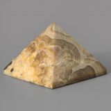 Пирамида из мраморного (медового) оникса
