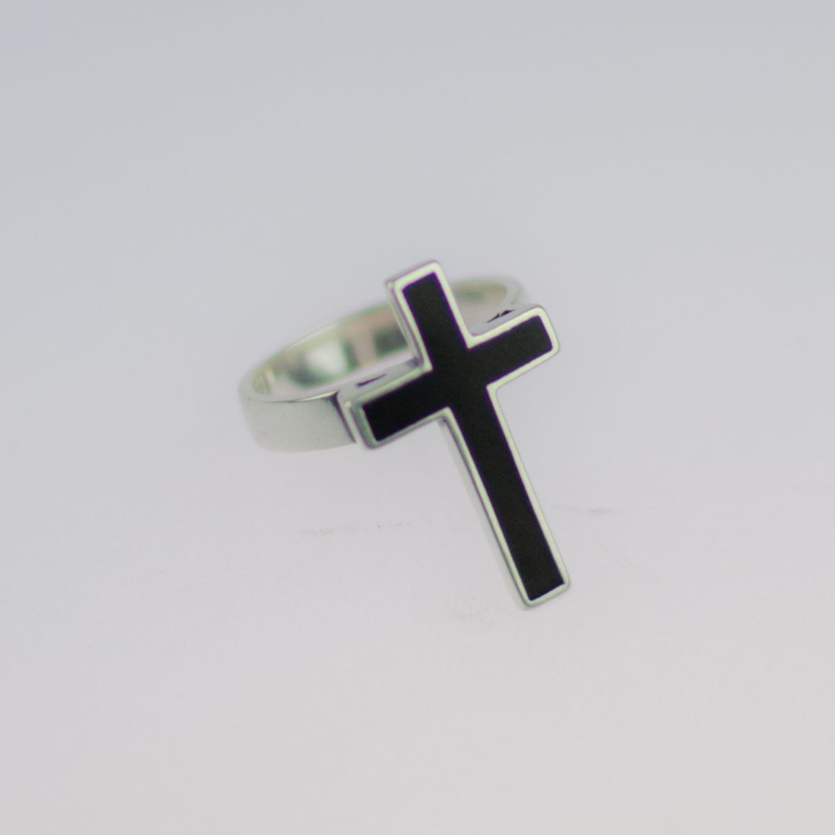 

Кольцо "Латинский крест" с эмалью и серебрением