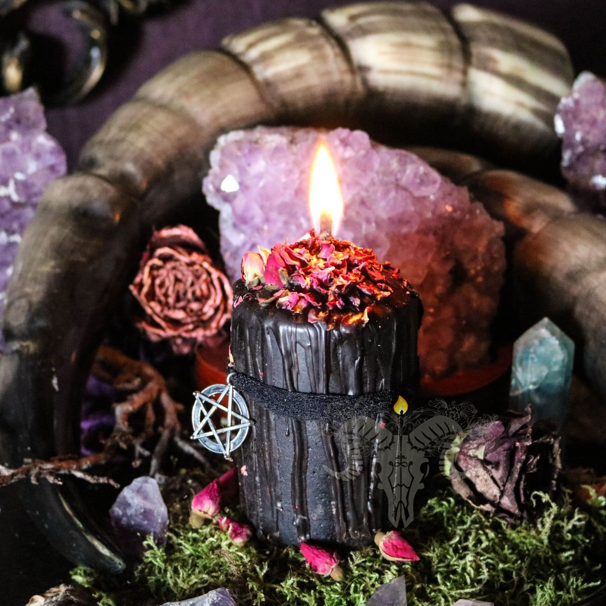 

Алтарная свеча "Пентаграмма" с розой, мелиссой и эфирными маслами