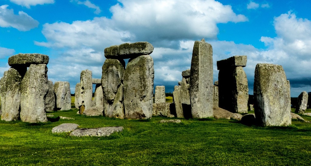 Banner_13apr_FlyingWitch_HW_13apr_476x307.jpg Standing_stones