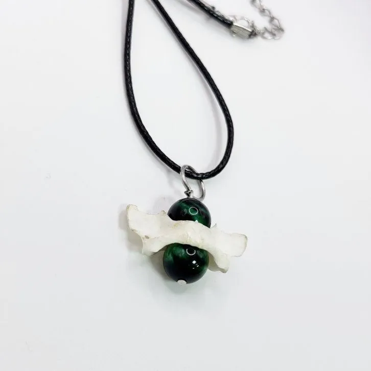 Подвеска "Сила Бастет" с атлантом куницы и тонированным кошачьим глазом