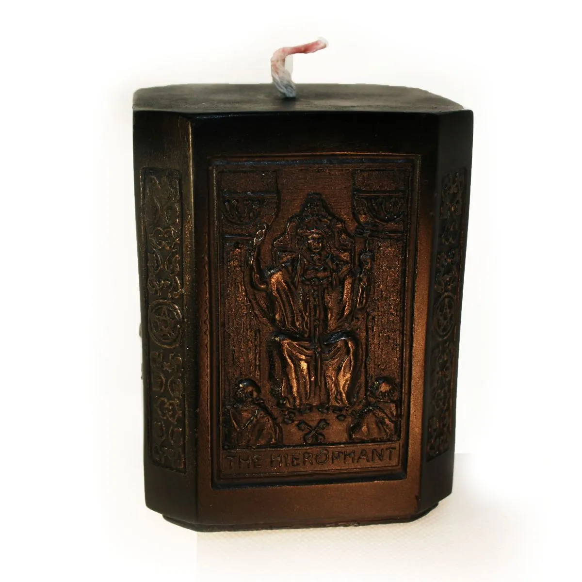 Свеча аркана Таро "Верховный Жрец" с объемными изображениями карты