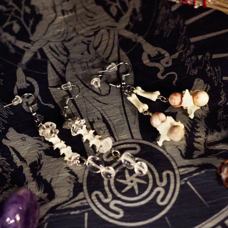 Серьги "Равновесие" с позвонками куницы, фалангами лап лис и розовой яшмой