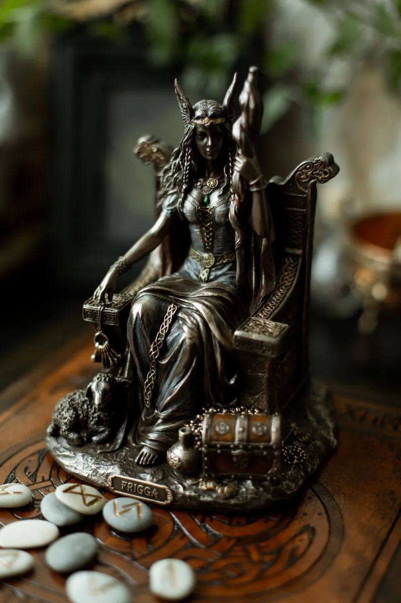 Алтарная статуэтка "Фригга - покровительница любви, брака и домашнего очага"