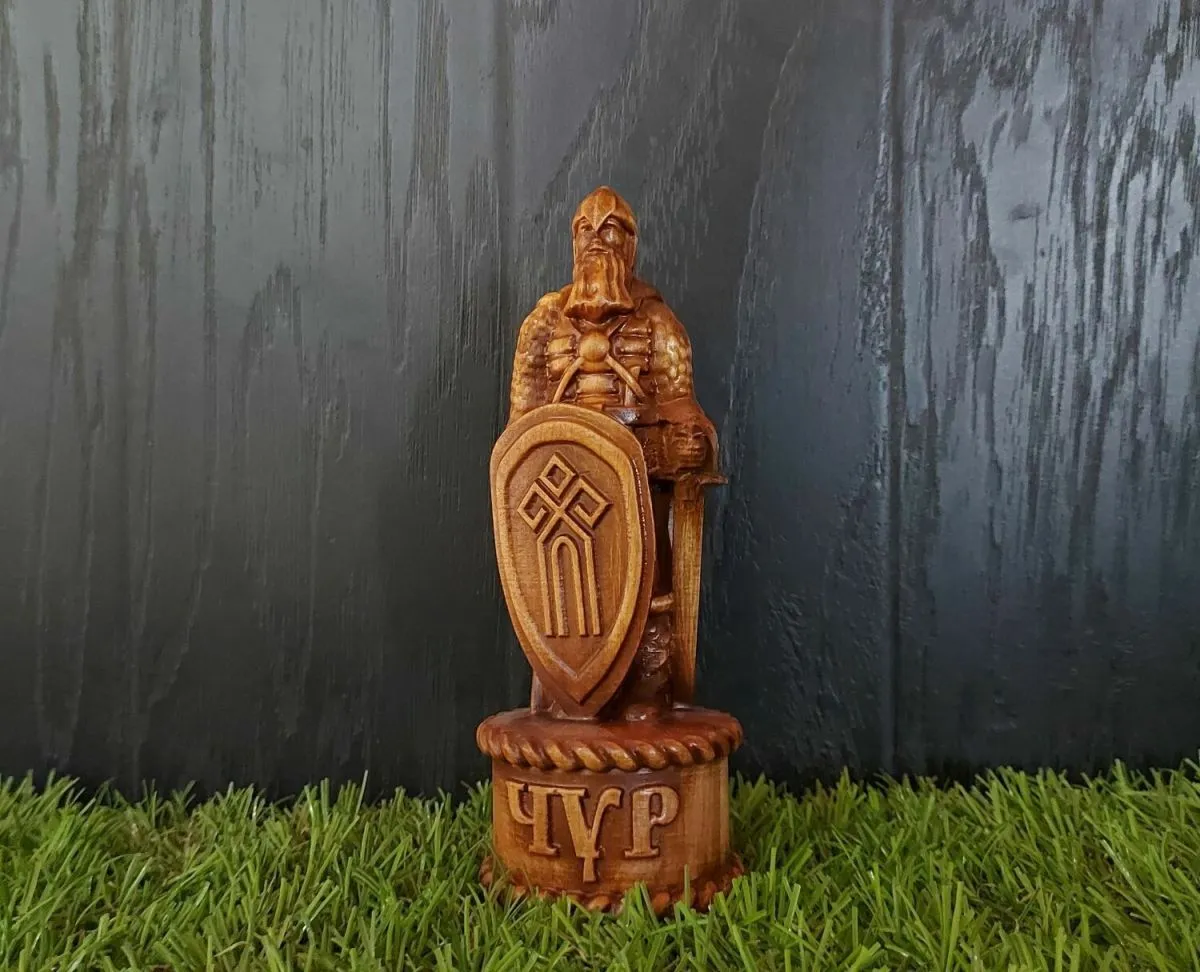 Алтарная статуэтка "Чур" из дерева