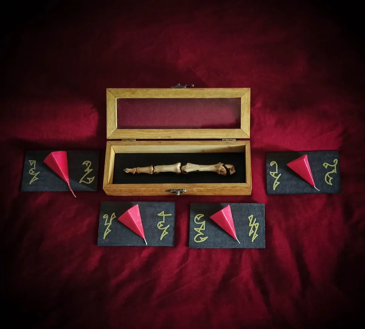 Магический артефакт "Перст наваждений"