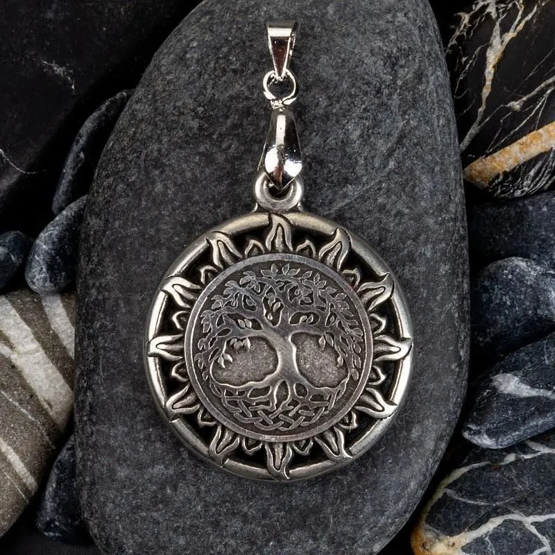 Оберег "Цветок папоротника" с красной эмалью