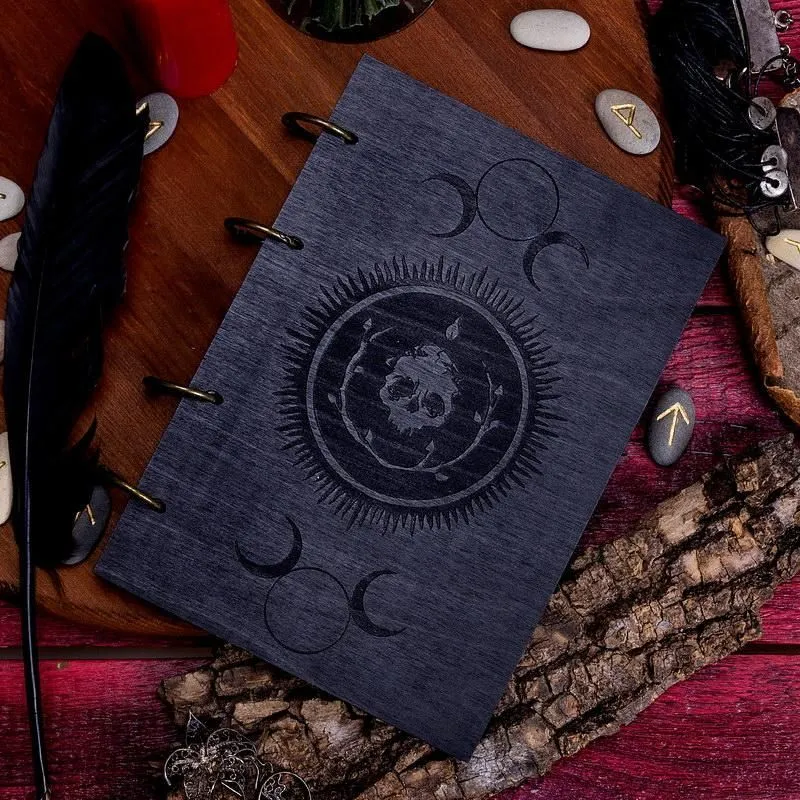 Книга Теней "Мертвое солнце" в деревянной обложке