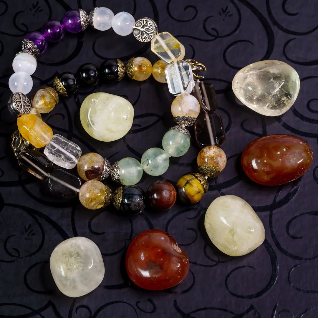 Браслет "Та, кто имеет силу изнутри" из натуральных камней