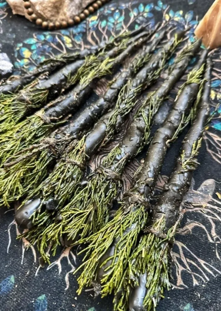 Катаная живая свеча "Очистительная" с можжевельником