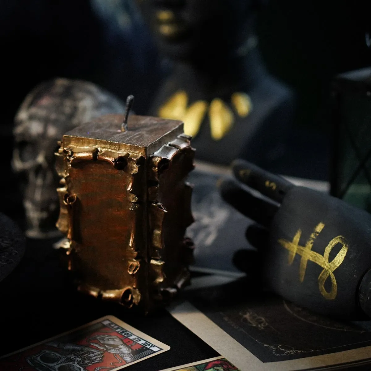 Свеча "Свиток Желаний" с кованым шилом