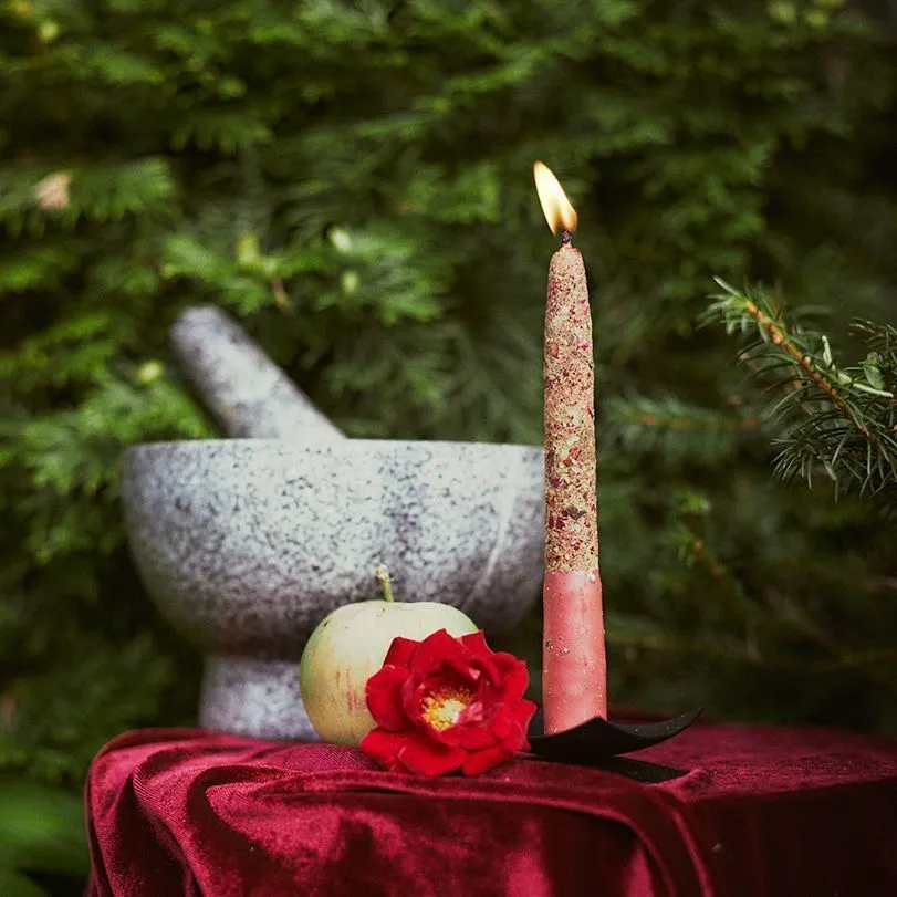 Свеча восковая розовая с травами "Романтика"