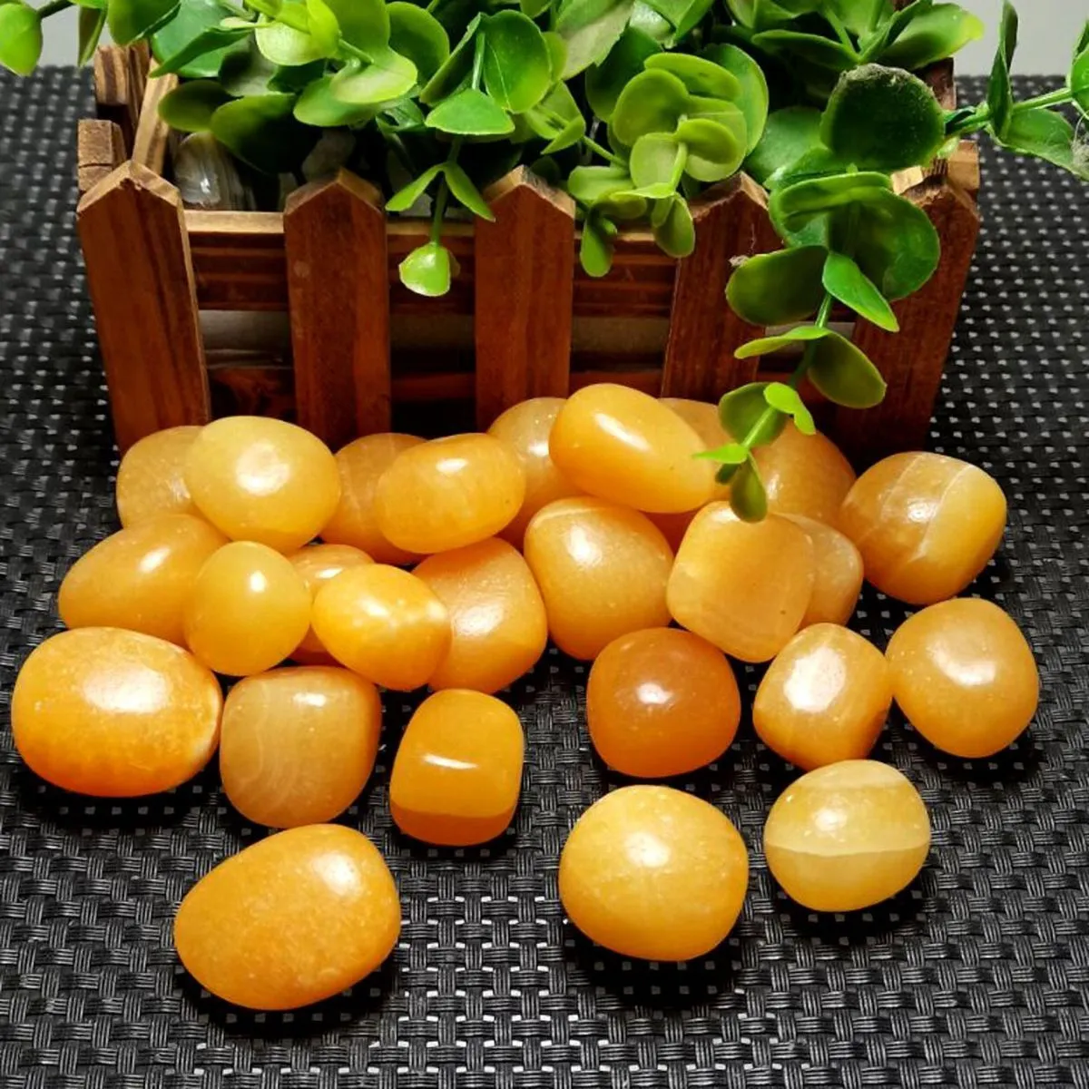 Кальцит золотой, галтовка 2-2,5 см (ок. 25 г), 1 шт.