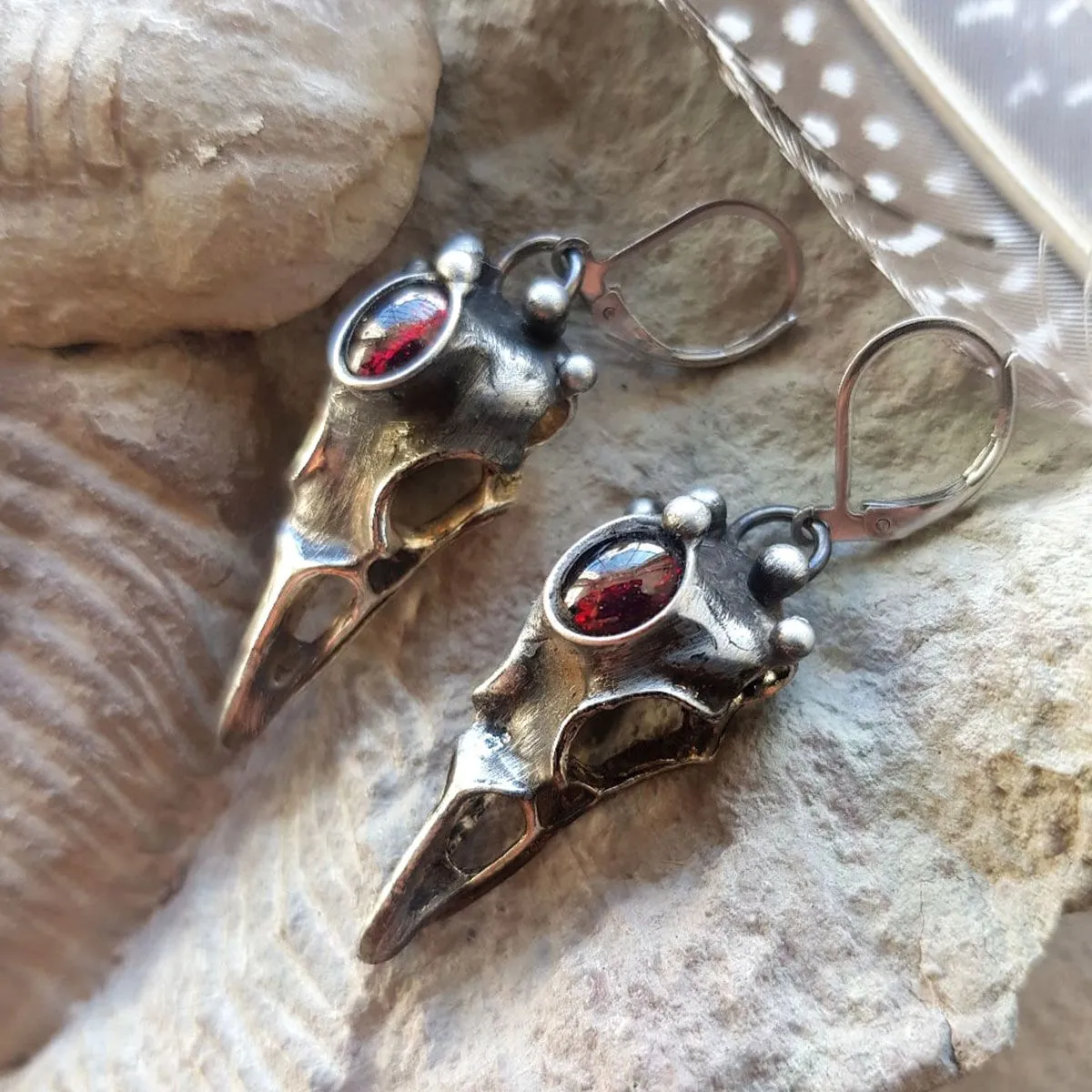 Серьги "Потусторонние птицы" с гранатами