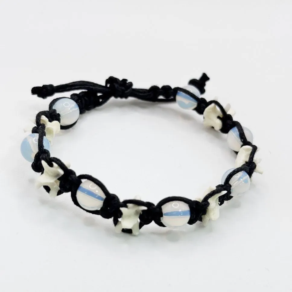 Браслет "Сила Луны" с позвонками ящерицы и опалитом