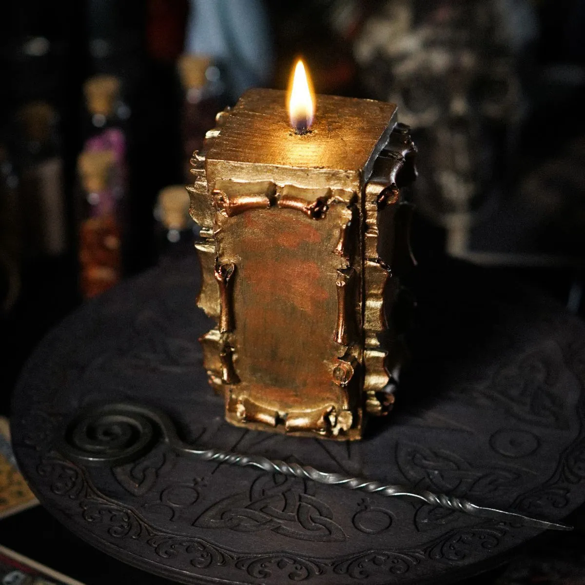 Свеча "Свиток Желаний" с кованым шилом