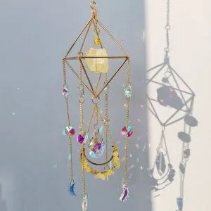 Ловец Солнца с натуральными камнями