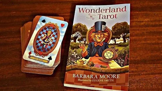 Набор "Tarot in Wonderland" (Таро в Стране Чудес, карты + книга)