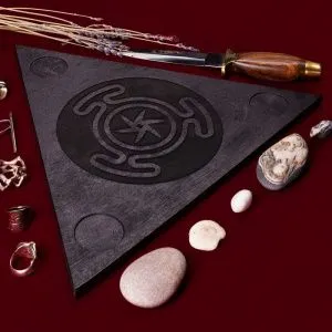 Треугольный алтарный пентакль